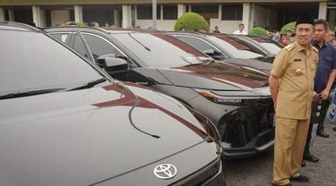 Secara Berangsur, Gubri Syamsuar Tunaikan Penyerahan 8 Unit Mobil Listrik Senilai Rp 10,4 Miliar Kepada ForkopimdaÂ